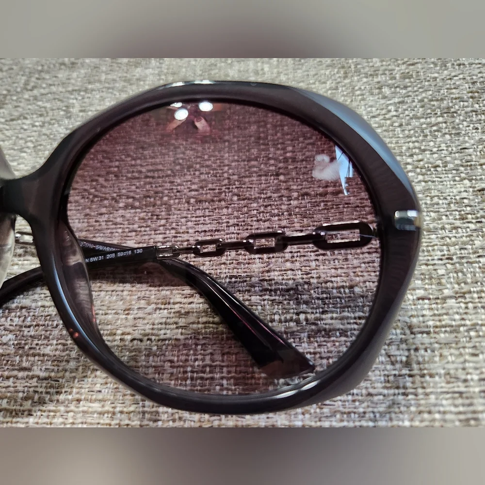 NEW SWAROVSKI COSMOPOLITAN SUNGLASSES. Cleaning cloth and case included.